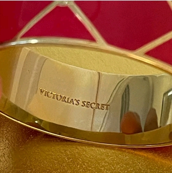 Victoria’s Secret Magenta Pink & Gold Bangle - Picture 7 of 10
